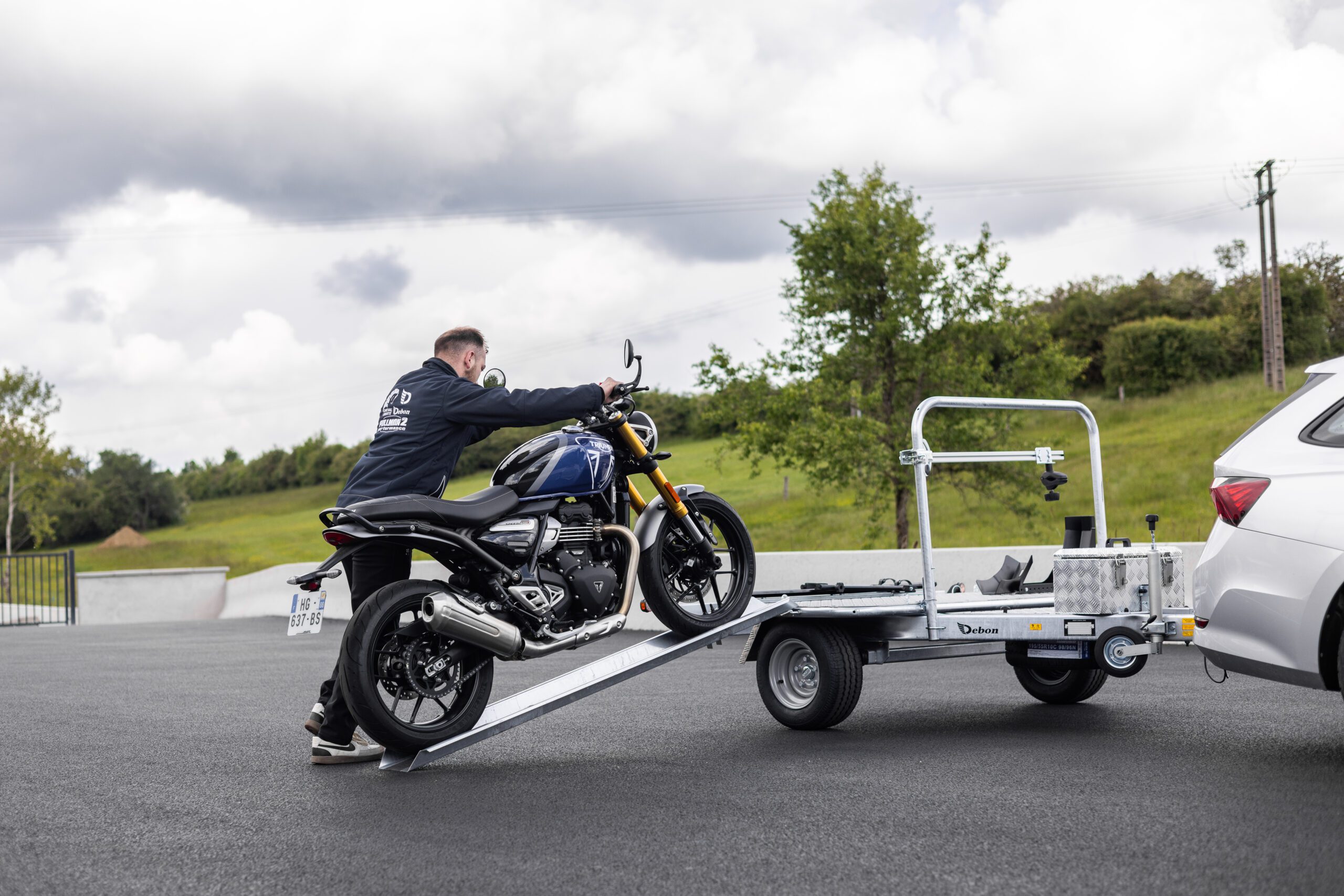 Alexis Towing vehicle transport photo